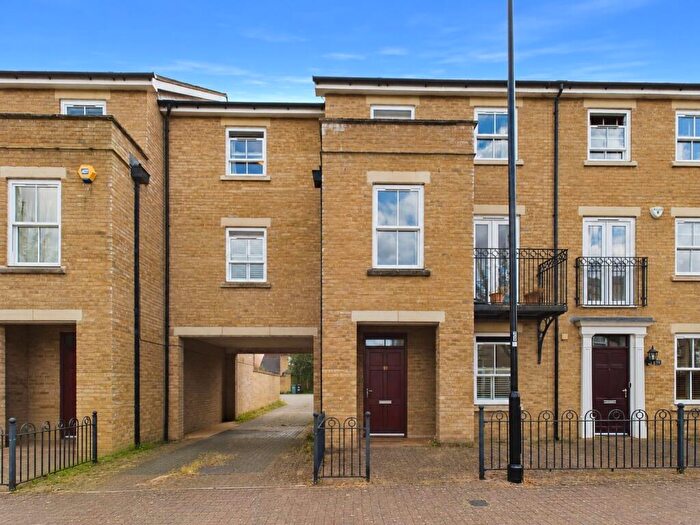 4 Bedroom Town House For Sale In Rockbourne Road, Sherfield-on-Loddon, Hook, Hampshire, RG27