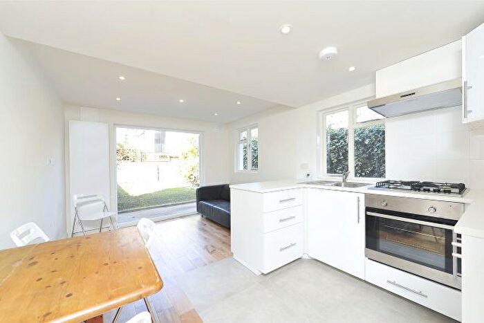 2 Bedroom Flat To Rent In Gateley Road, London, SW9