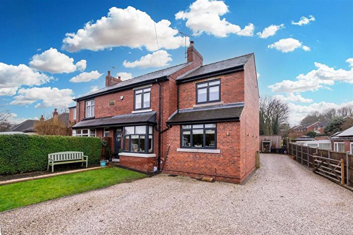 5 Bedroom Semi Detached House For Sale In Westfield Lane, Kippax, Leeds, LS25