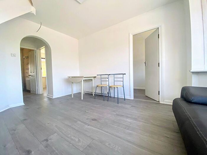 4 Bedroom Maisonette To Rent In Avon Close, Hayes, UB4