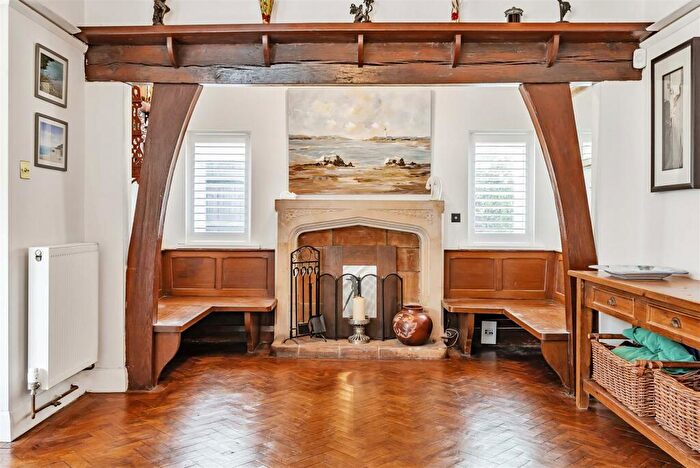 5 Bedroom Detached House For Sale In Banstead Road, Banstead, SM7