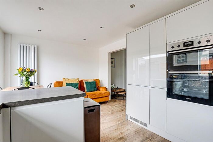 3 Bedroom End Terrace House For Sale In Sobers Gardens, Arnold, Nottinghamshire, NG5