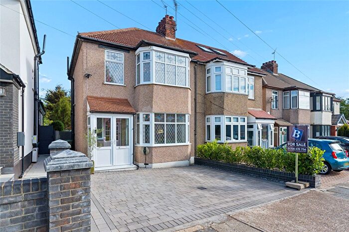 3 Bedroom Semi-detached House For Sale In Hazel Rise, Hornchurch, RM11