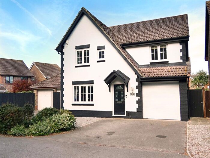 4 Bedroom Detached House For Sale In Harebell Close, Littlehampton, BN17