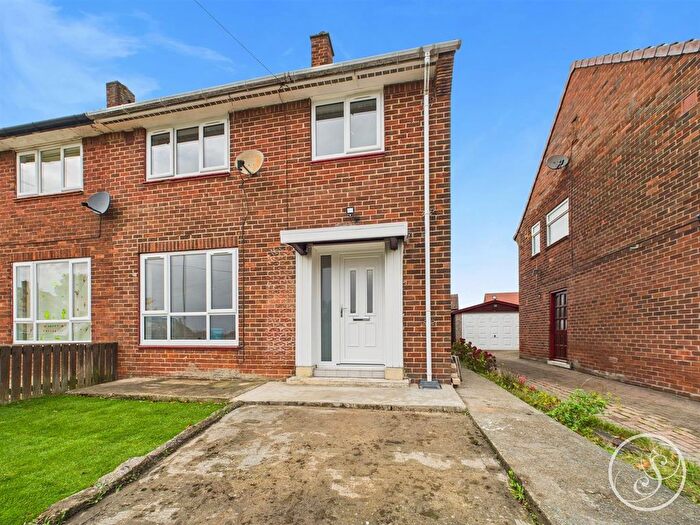 3 Bedroom Semi-Detached House To Rent In Mill Green Close, Leeds, LS14