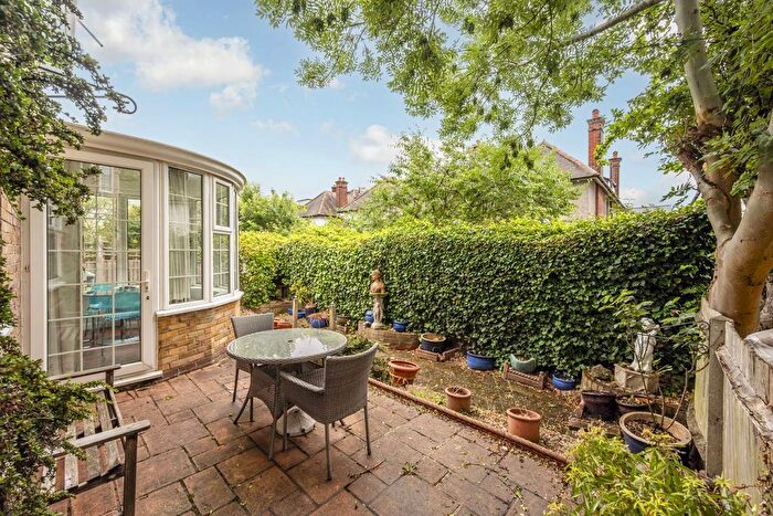 2 Bedroom Flat To Rent In Woodside, Wimbledon, London, SW19