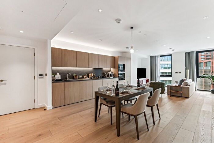 3 Bedroom Flat To Rent In Camley Street, Kings Cross, N1C