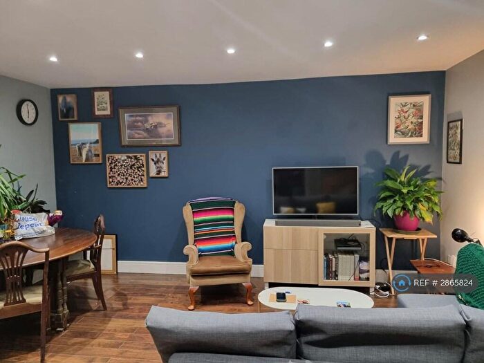 1 Bedroom Flat To Rent In Devonshire House, London, N8