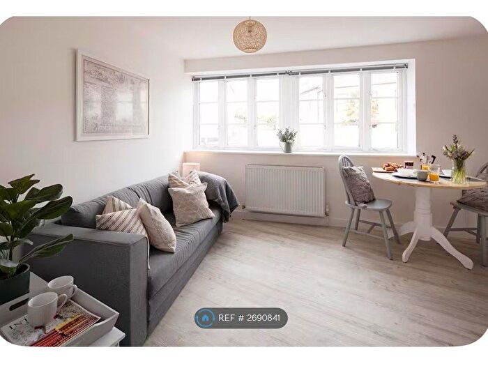 1 Bedroom Flat To Rent In Leskinnick House, Penzance, TR18