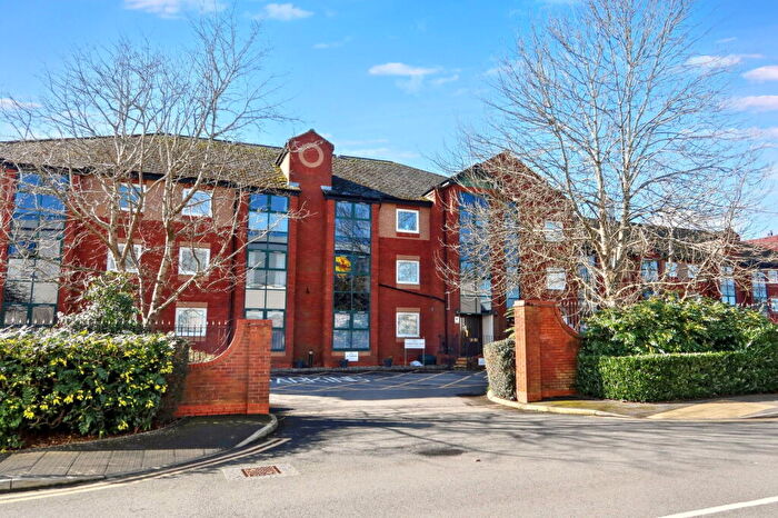 1 Bedroom Flat For Sale In Chamberlaine Court, Banbury, OX16