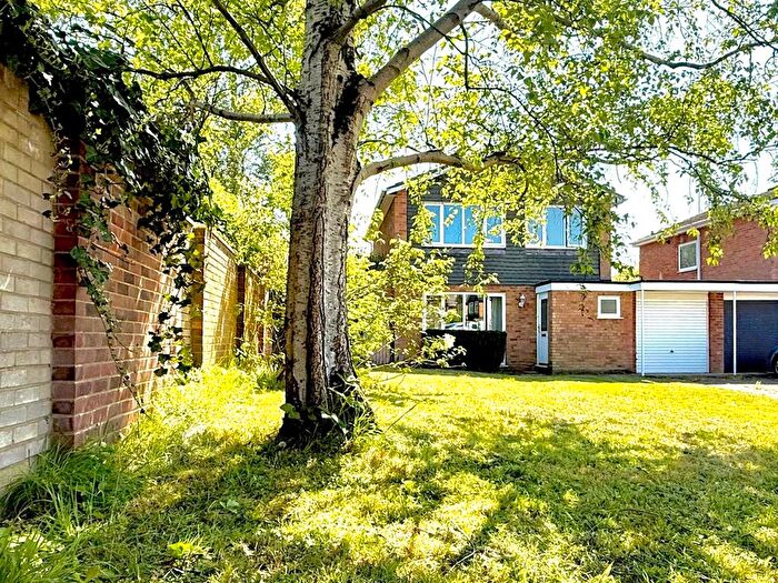 3 Bedroom Detached House For Sale In Badgerwood Drive, Frimley, Camberley, Surrey, GU16
