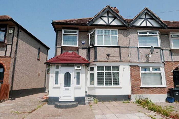 4 Bedroom Terraced House To Rent In Romford, RM6