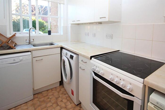 1 Bedroom Terraced House To Rent In Blackthorn, CB4