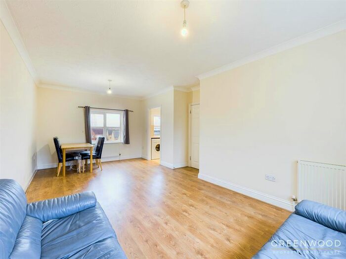 2 Bedroom Flat To Rent In Capstan Place, Colchester, CO4