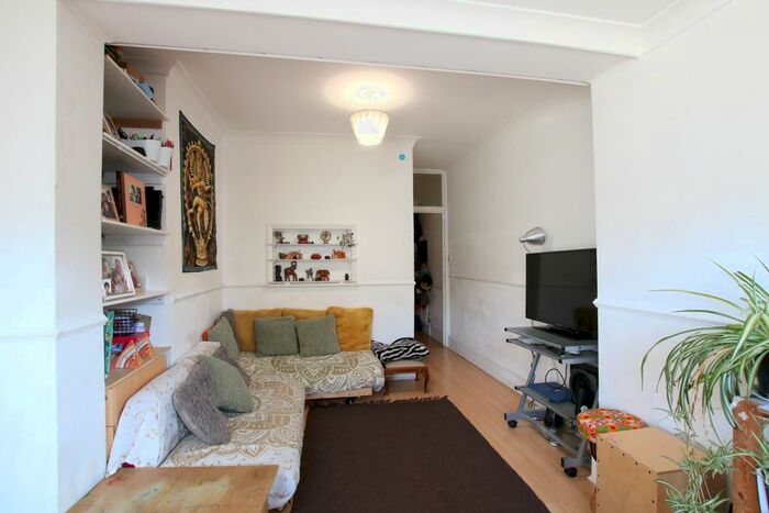 2 Bedroom Flat To Rent In Brenthurst Road, Willesden, London, NW10