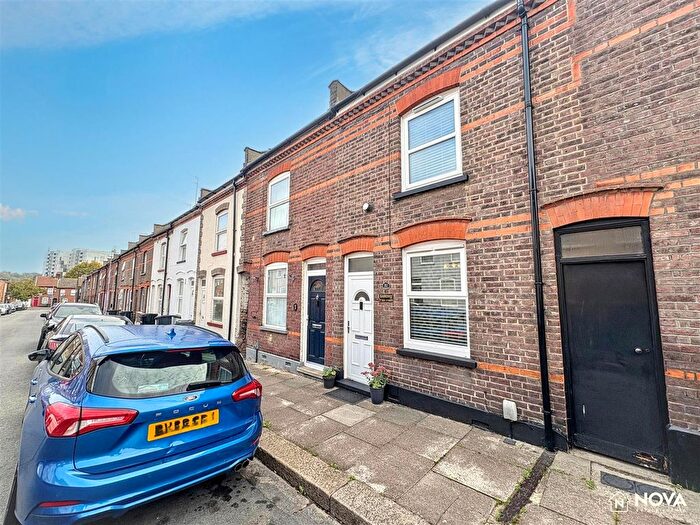 2 Bedroom Terraced House For Sale In May Street, Luton, LU1