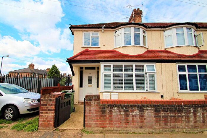 1 Bedroom Apartment To Rent In Warwick Road, London, E17