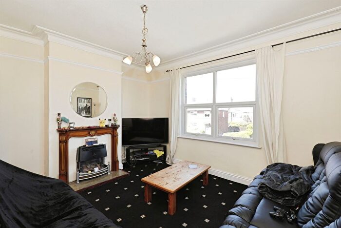 2 Bedroom Maisonette For Sale In King Edwards Drive, Harrogate, HG1