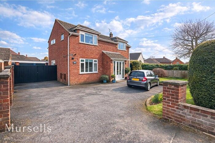 4 Bedroom Detached House For Sale In Blandford Road, Sturminster Marshall, Wimborne, BH21