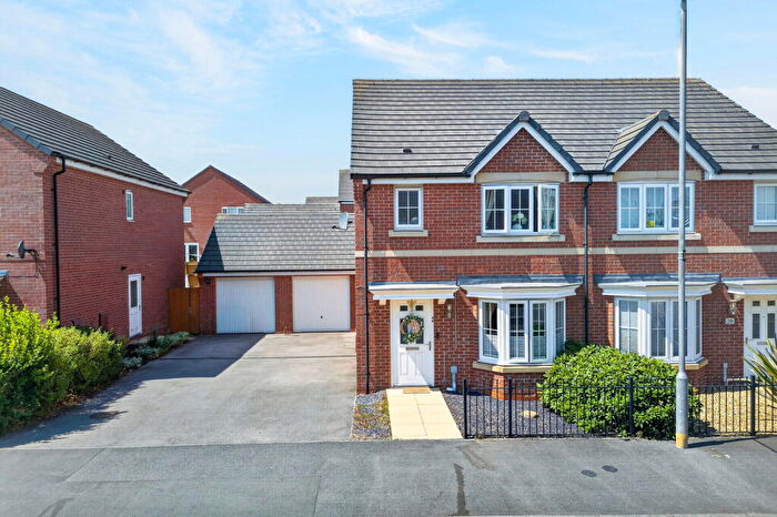 3 Bedroom Semi Detached House For Sale In Lathkill Street, Market Harborough, LE16