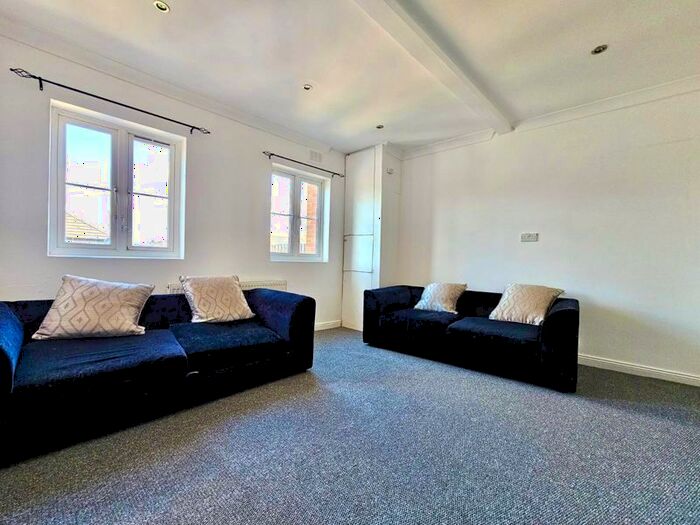 2 Bedroom Flat To Rent In Green Lane, Becontree, Dagenham, RM8