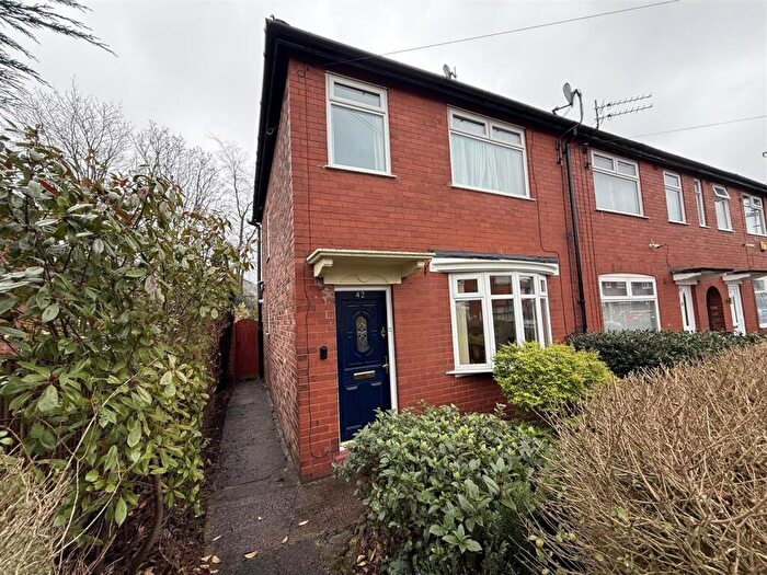 3 Bedroom End Of Terrace House For Sale In Freeman Road, Dukinfield, SK16