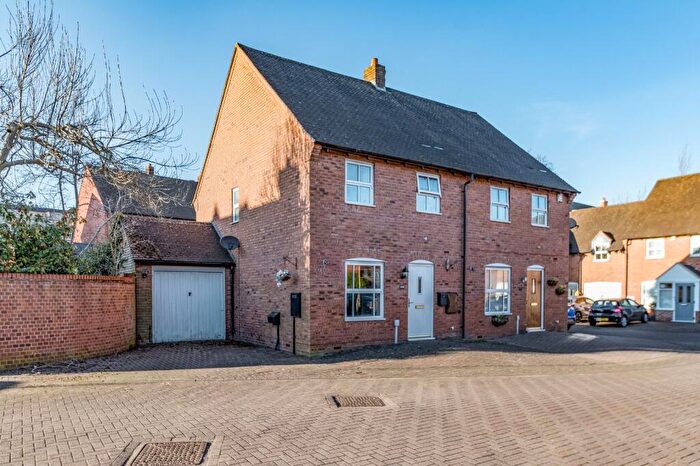 3 Bedroom Semi-Detached House To Rent In Packmores, Dickens Heath, Solihull, West Midlands, B90