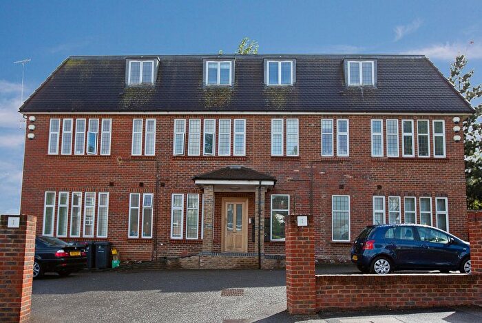 3 Bedroom Flat To Rent In Acacia Court, Brent Green, London, NW4