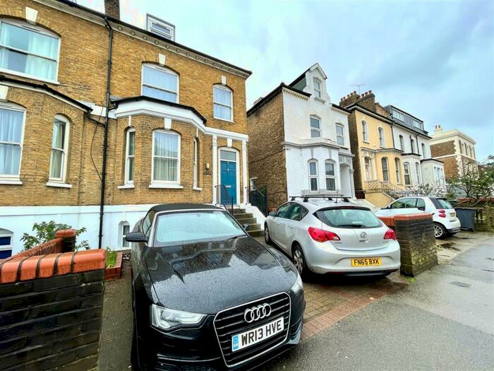 4 Bedroom Semi-Detached House To Rent In Mayes Road, Wood Green, N22
