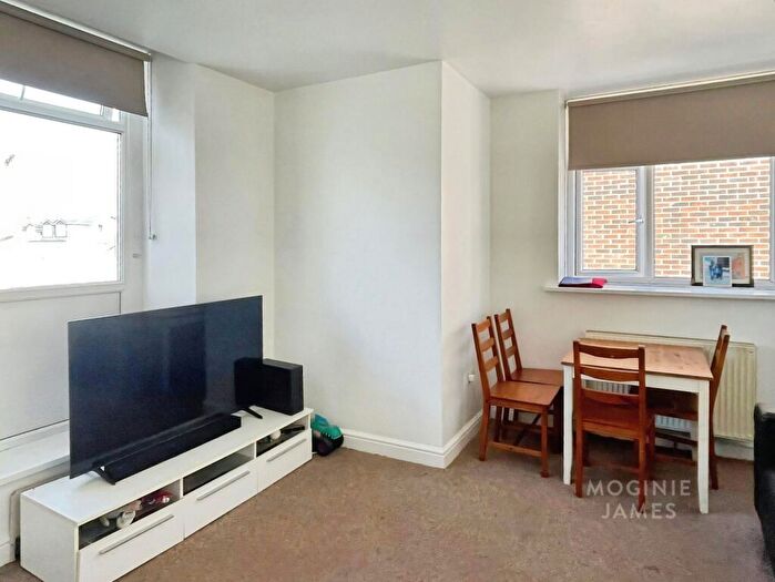 2 Bedroom Flat To Rent In Newport Road, Cardiff, CF24