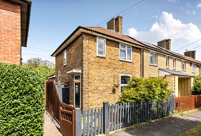 3 Bedroom End Of Terrace House For Sale In Shaftesbury Road, Carshalton, SM5