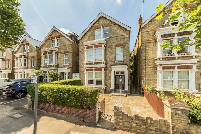 3 Bedroom Flat To Rent In Beaufort Road, Kingston Upon Thames, KT1