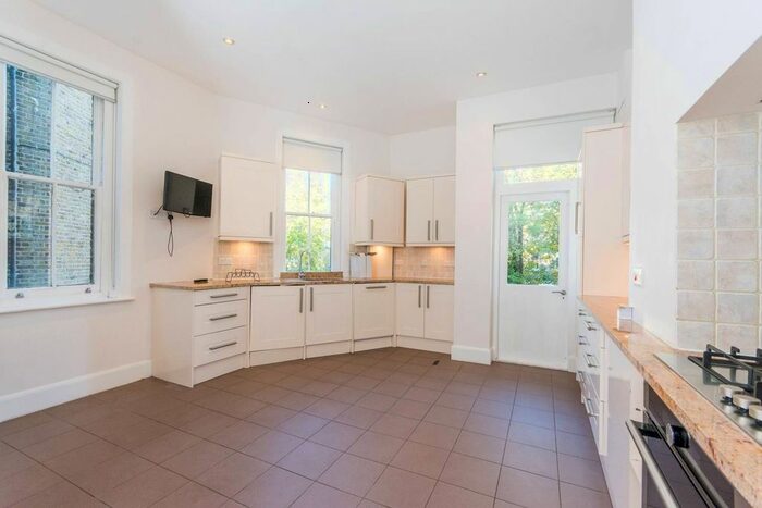 3 Bedroom Flat To Rent In Elgin Avenue, Maida Vale, London, W9