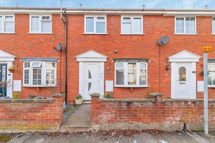 3 Bedroom Terraced House For Sale In Stuart Close, Bletchley, Milton Keynes, MK2