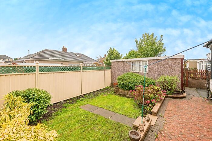 2 Bedroom Semi-Detached Bungalow For Sale In Mostyn Grove, Bradford, BD6
