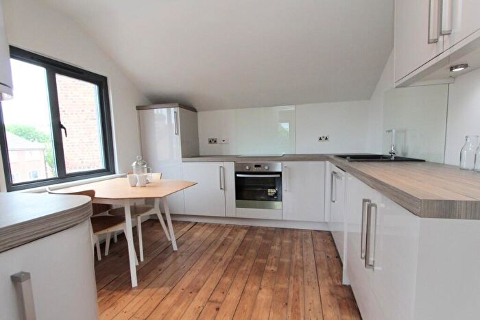 2 Bedroom Apartment To Rent In Stapleton Hall Road, Stroud Green, London, N4