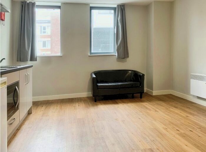 1 Bedroom Flat To Rent In Queen Street, Sheffield, South Yorkshire, S1