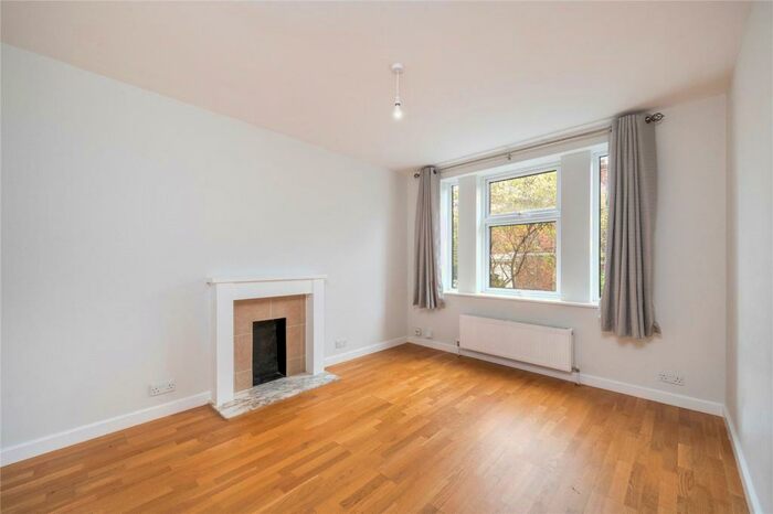 2 Bedroom Flat To Rent In Rosemary Gardens, Mortlake, London, SW14