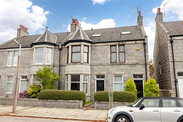 4 Bedroom Flat To Rent In Richmondhill Place, Midstocket, Aberdeen, AB15