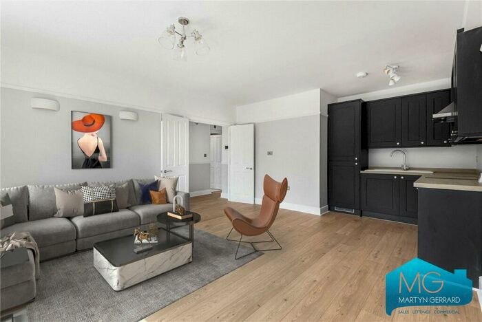 2 Bedroom Apartment To Rent In Broomfield Lane, Arnos Grove, London, N13