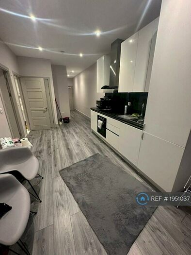 1 Bedroom Flat To Rent In Cube House, Stoke Mandeville, Aylesbury, HP22