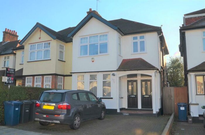 1 Bedroom Flat To Rent In Goodwyn Avenue, Mill Hill, NW7