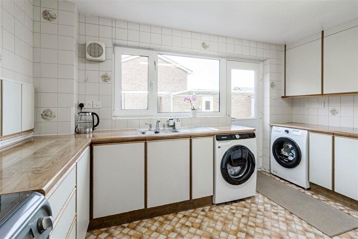 4 Bedroom Detached House For Sale In Oakley Drive, Wellingborough, NN8