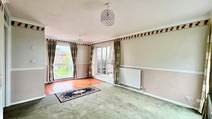 2 Bedroom Flat For Sale In Walkers Close, Scunthorpe, DN15