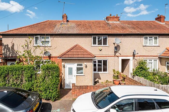 3 Bedroom Semi-Detached House For Sale In Slough, Slough, Berkshire, SL2
