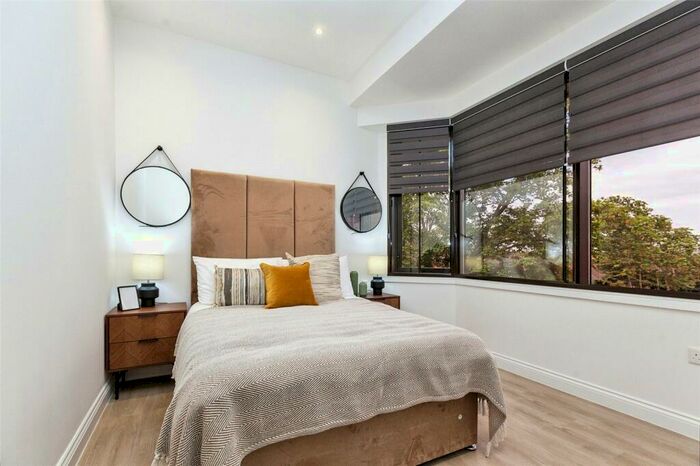 2 Bedroom Flat For Sale In London Road, Slough, Berkshire, SL3