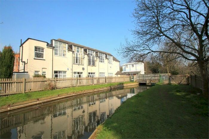 1 Bedroom Flat To Rent In Watermead Lodge, Farm Road, Watermead Lodge, N21