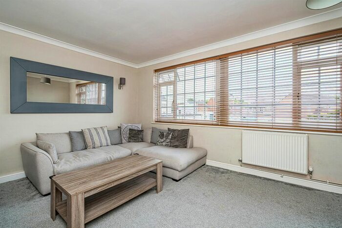 3 Bedroom Maisonette For Sale In Albion Parade, Wall Heath, Kingswinford, DY6