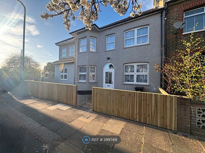 1 Bedroom Semi Detached House To Rent In Paget Road, Ilford, IG1
