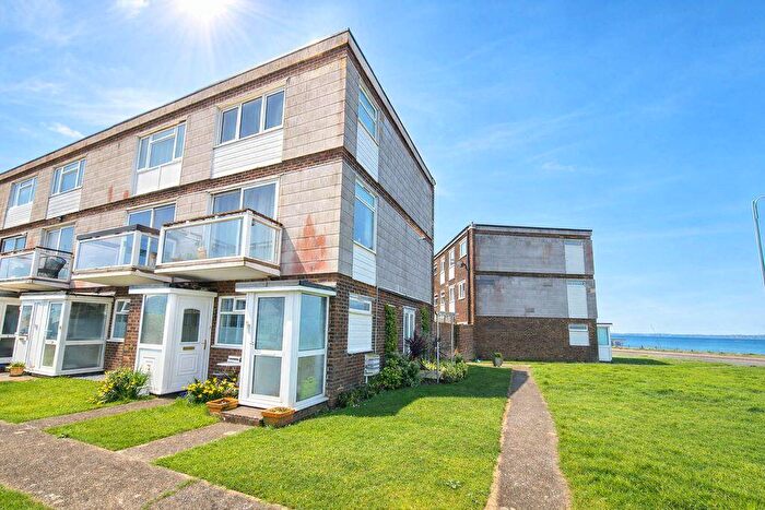 2 Bedroom Flat For Sale In Woburn Court, Lee-On-The-Solent, PO13
